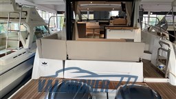 Sealine 335 