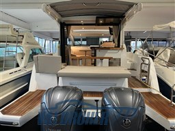Sealine 335 