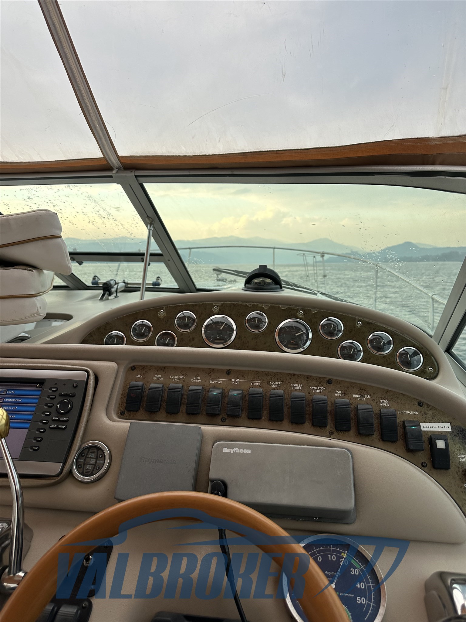 Sea Ray 310 2000 valbroker (5)