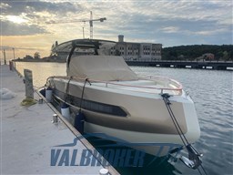invictus 320 2023  (1)