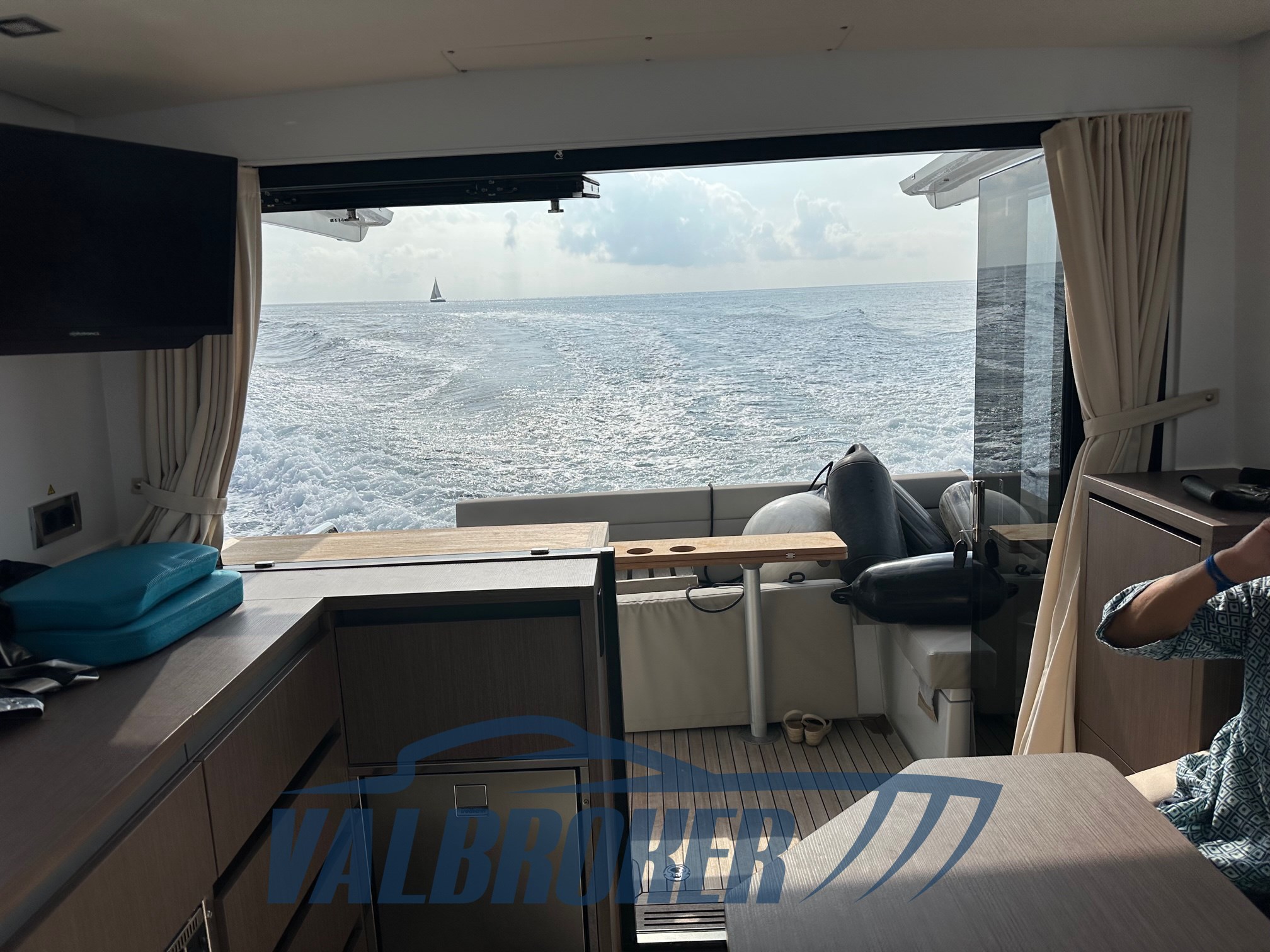 Sealine 335 