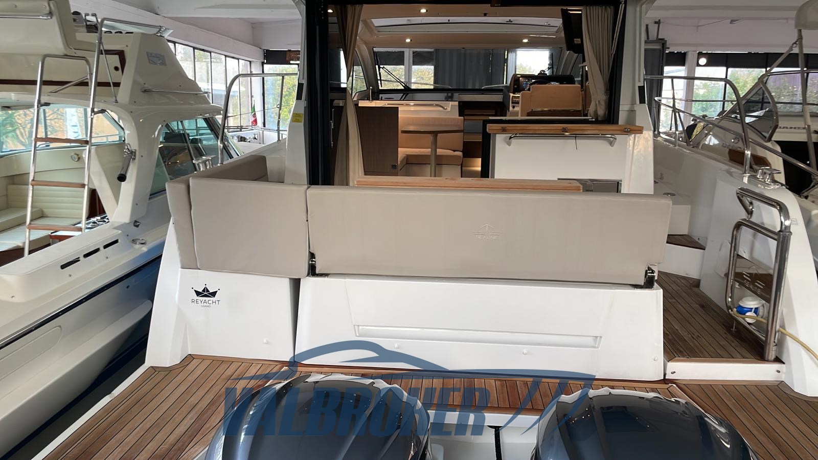 Sealine 335 