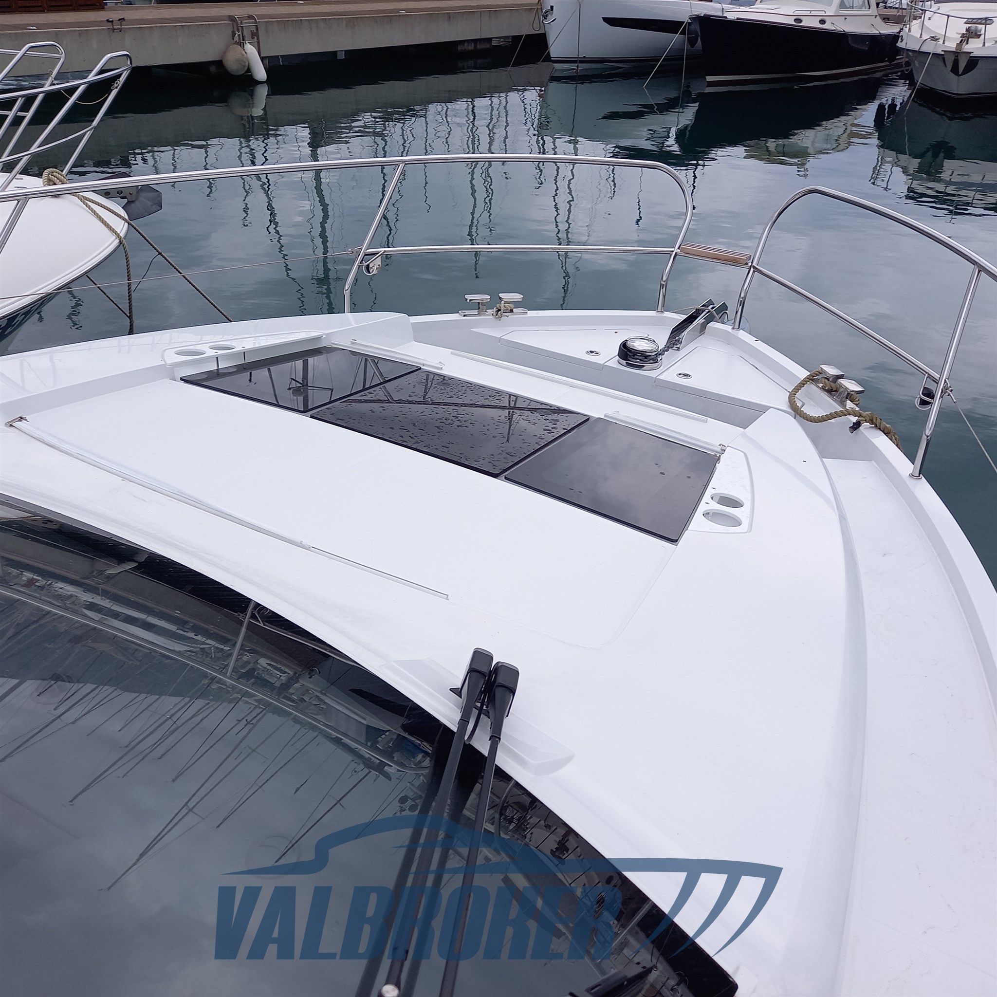 Sealine C335 V Valbroker (74)
