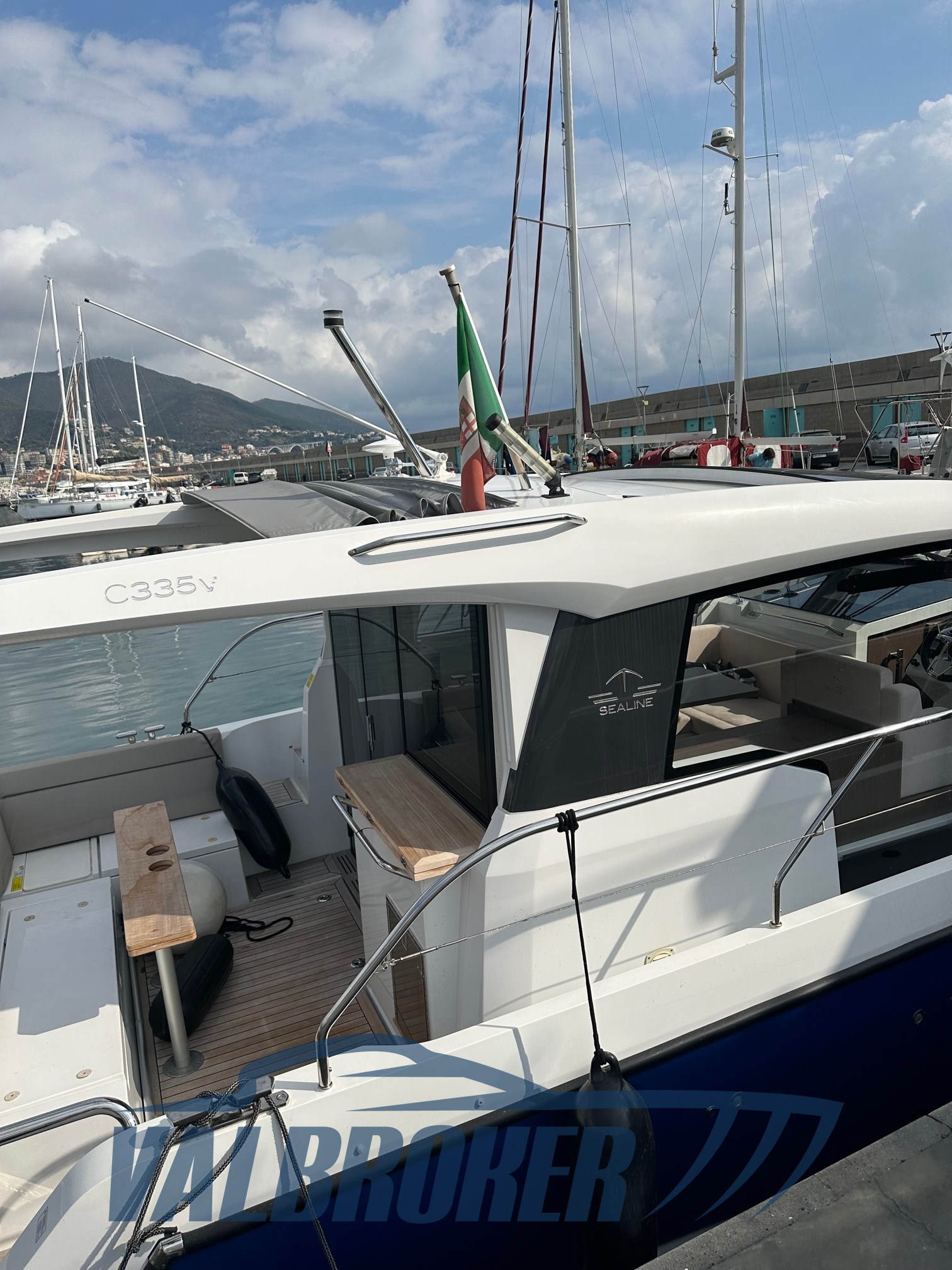 Sealine 335 