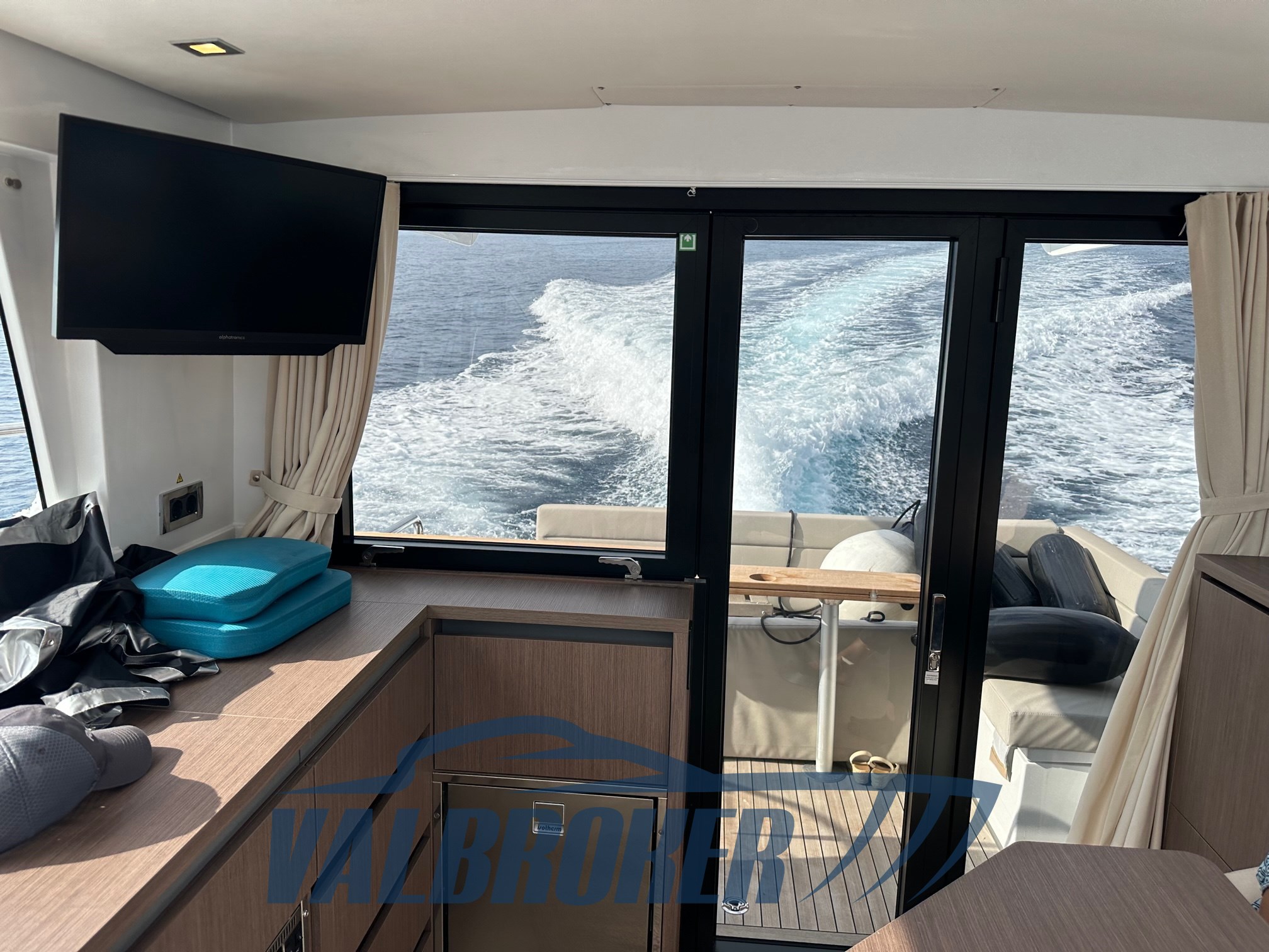 Sealine 335 