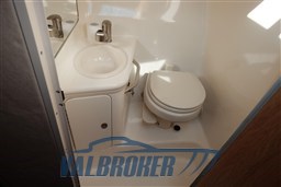 Sea Ray 255 Sundancer (29)