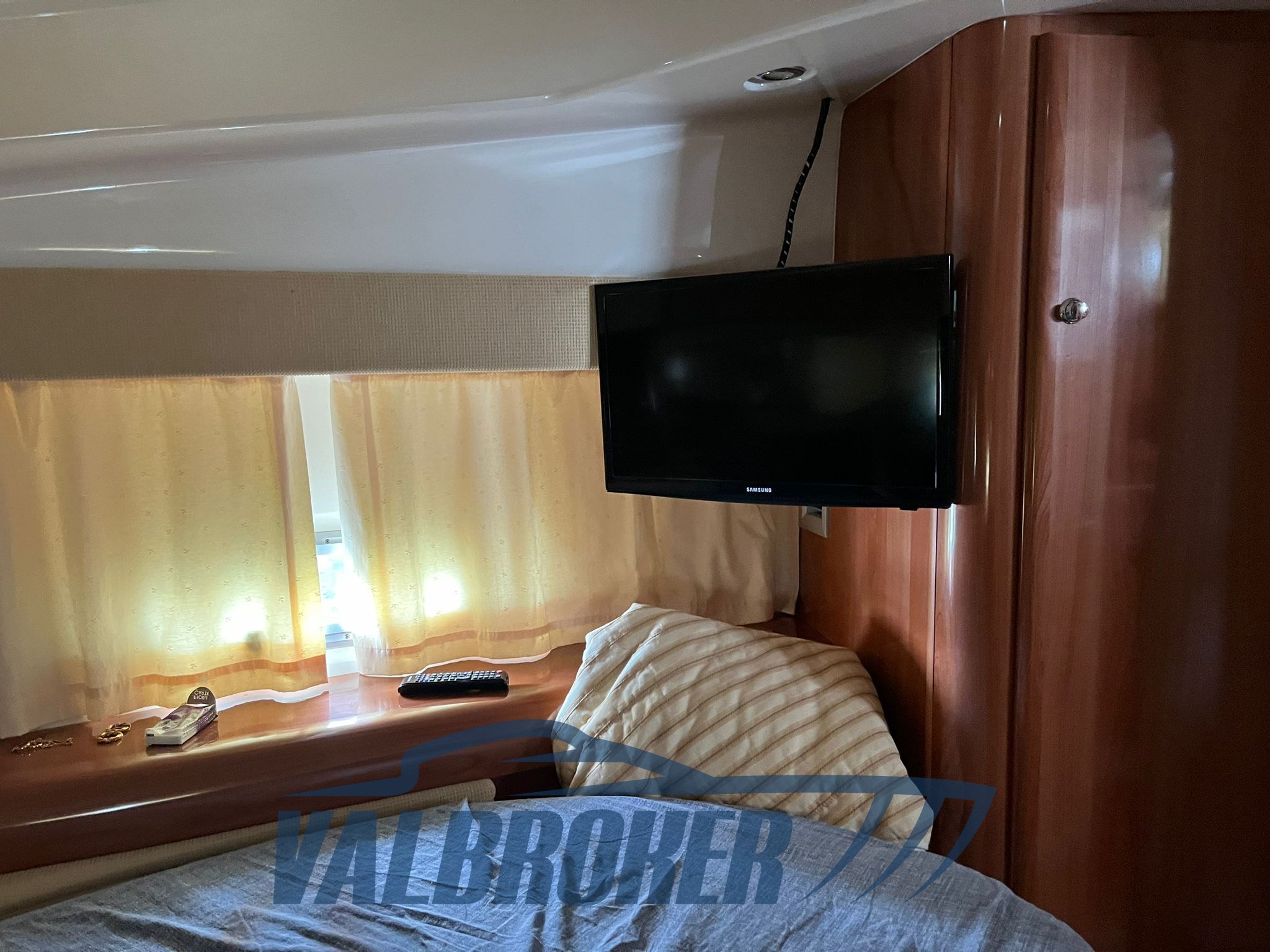 Sealine S 34 model year 2004 (18)