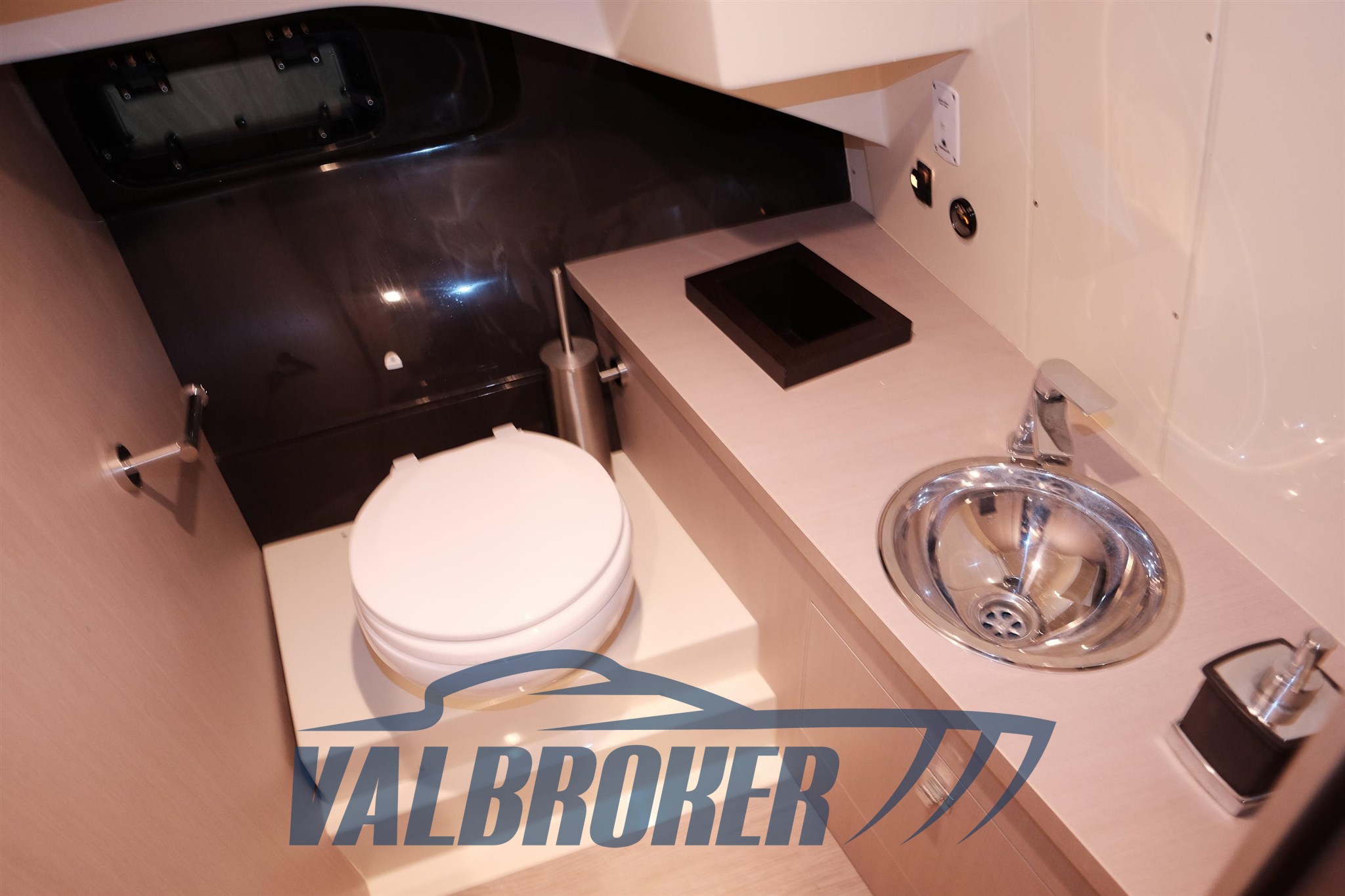 Invictus 280 GT Valbroker (102)