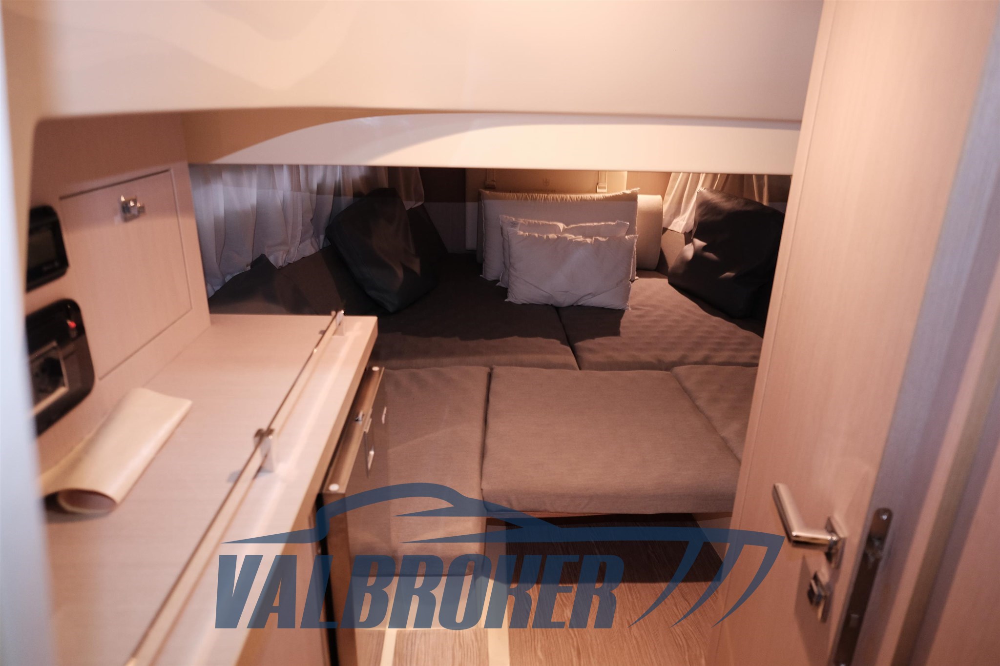 Invictus 280 GT Valbroker (57)