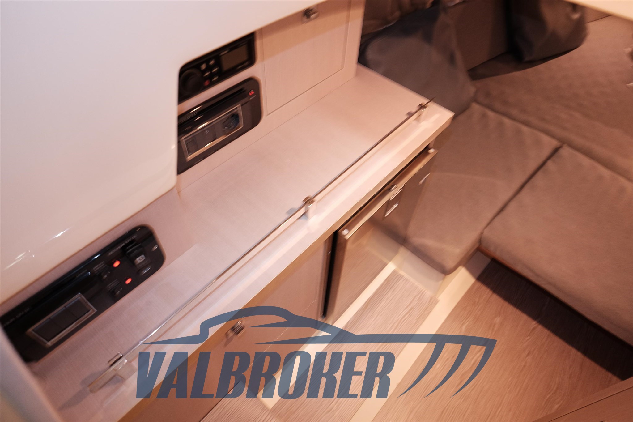 Invictus 280 GT Valbroker (69)