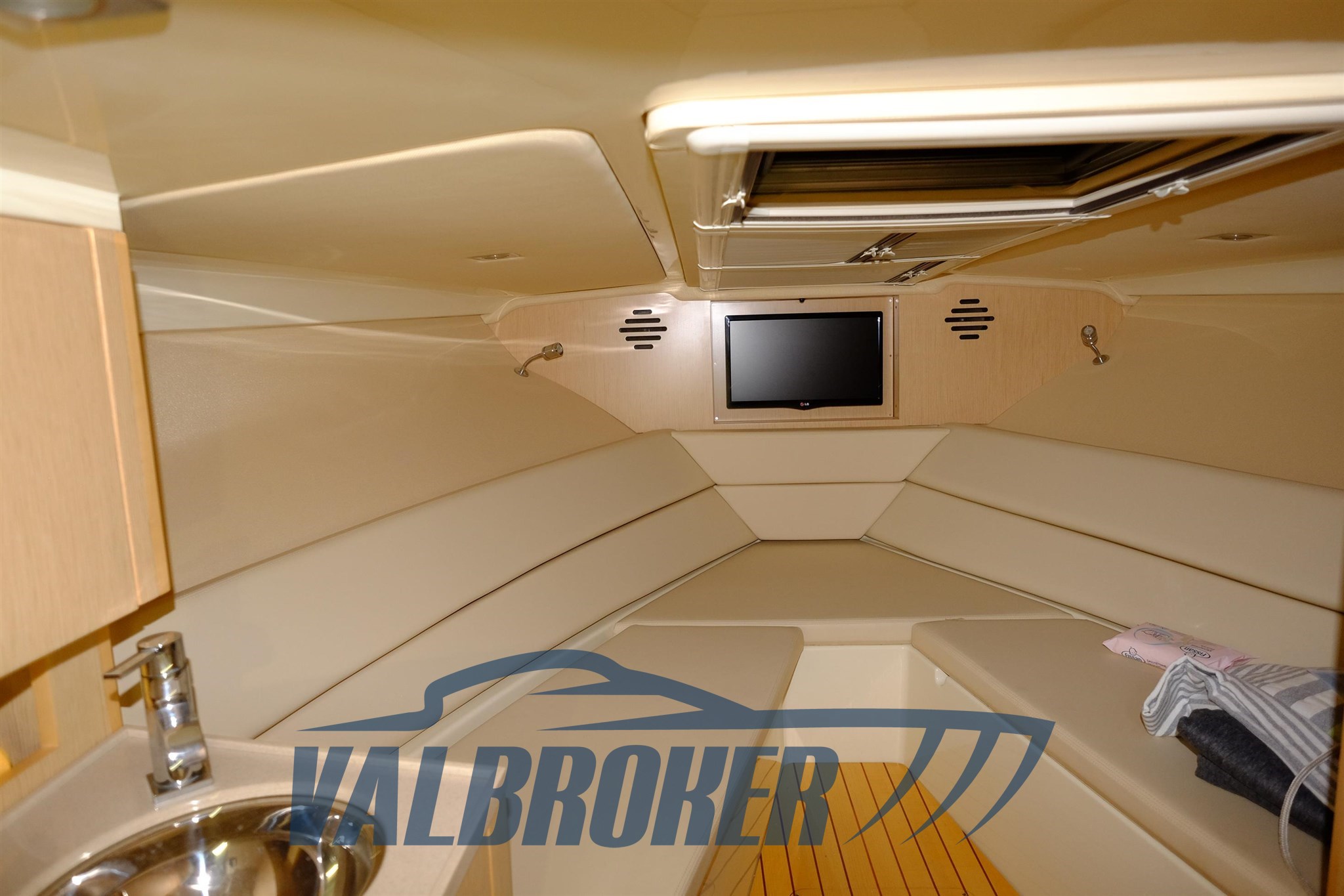 Chris Craft 32 Corsair (230)