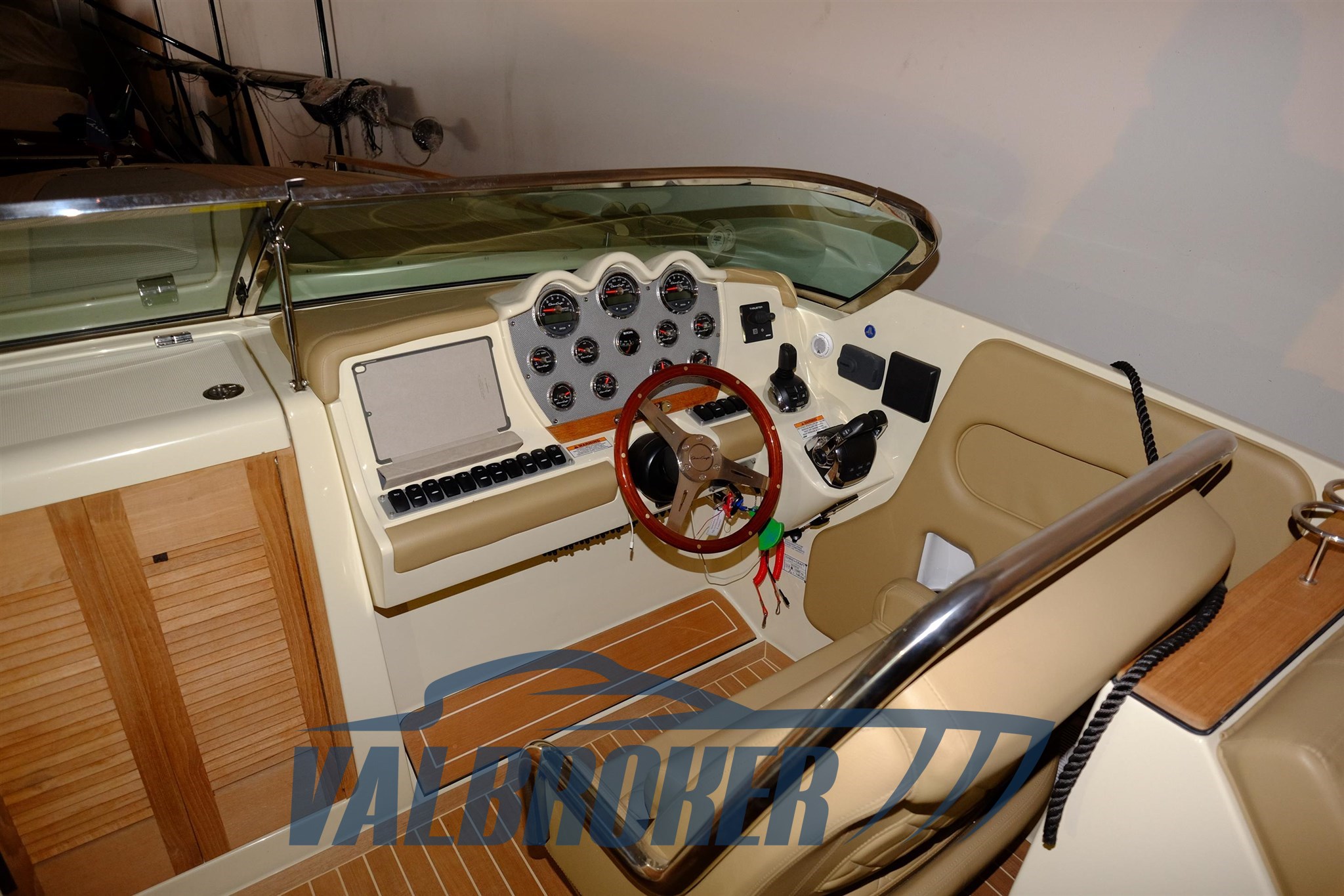Chris Craft 32 Corsair (201)
