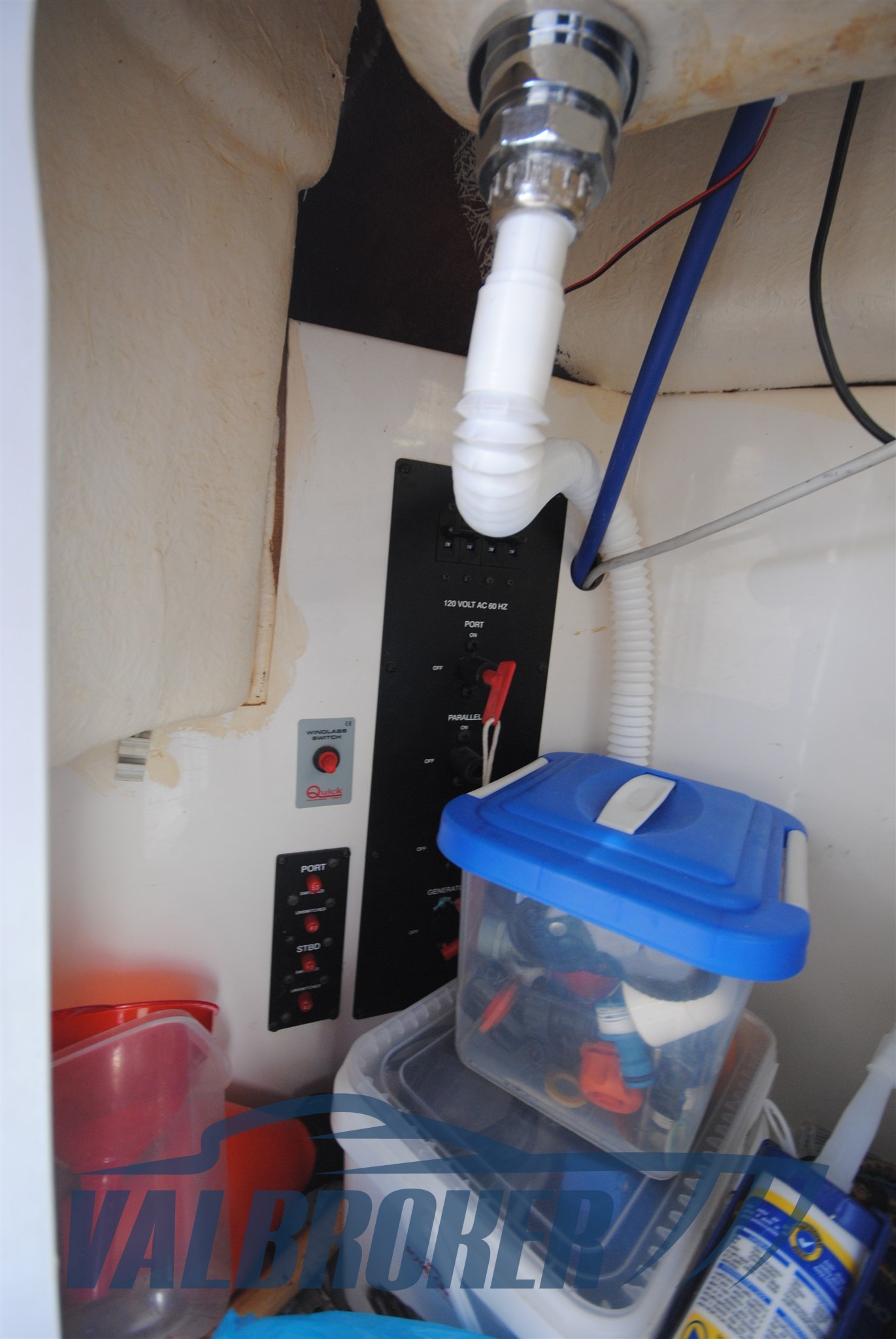 Monterey 282- 2005(17)