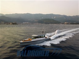 Axopar37 xc (12)