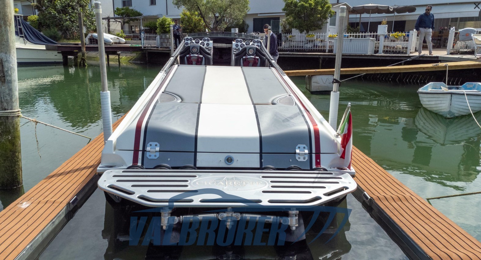 Cigarette 50 Marauder 2009 valbroker (8)