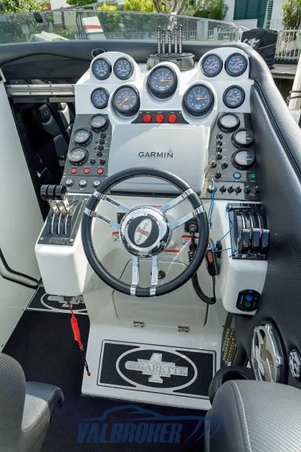 Cigarette 50 Marauder 2009 (21)