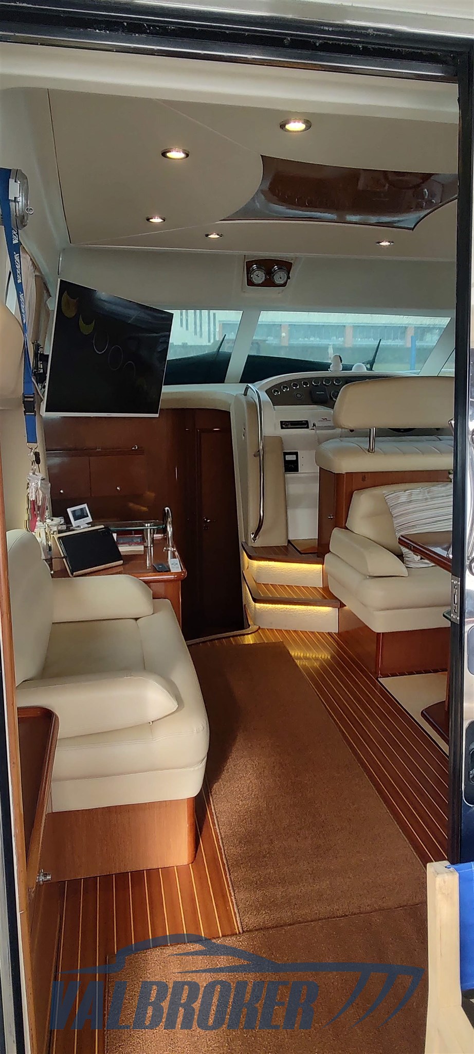 Prestige 42 fly interni (1)