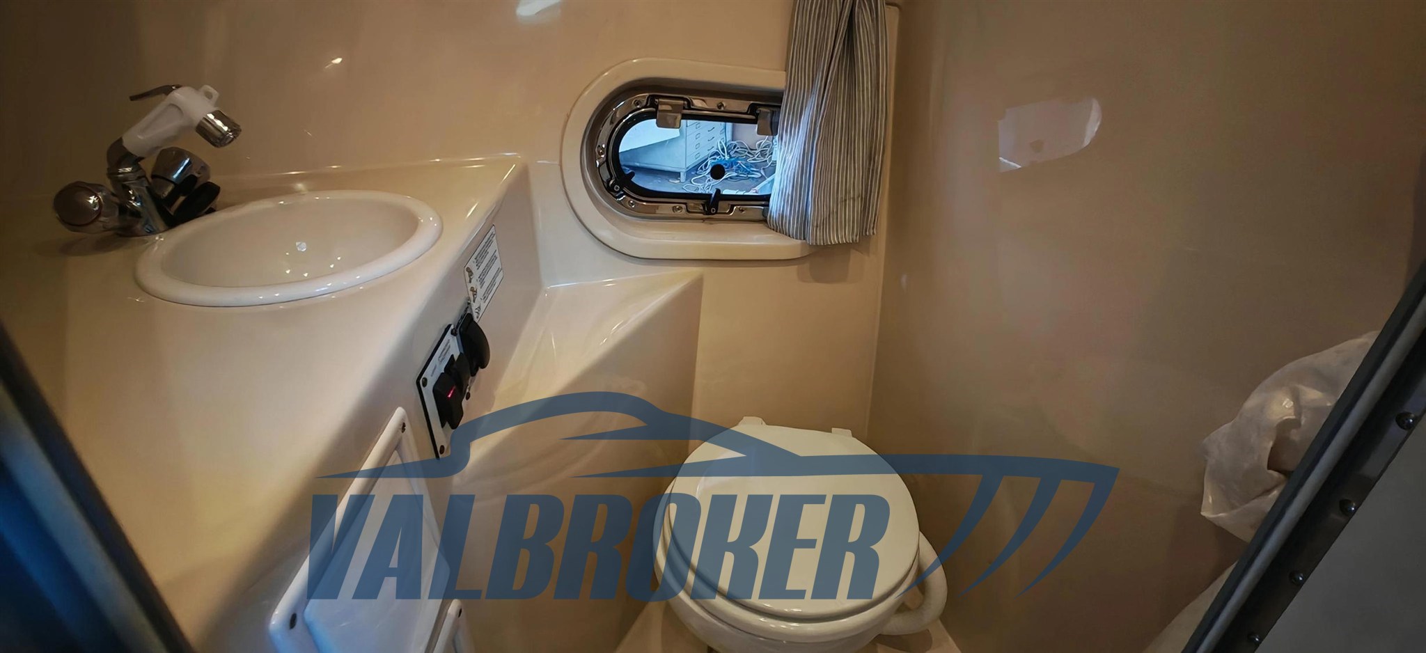 Four Winns 248 Vista (29)