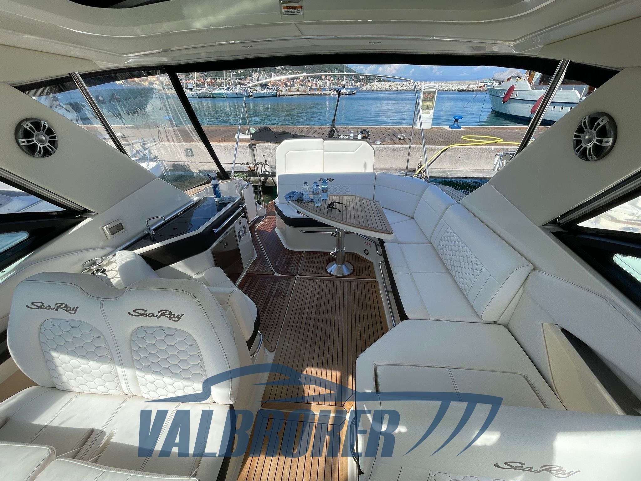 Sea ray 320 sundancer model year 2019 (10)