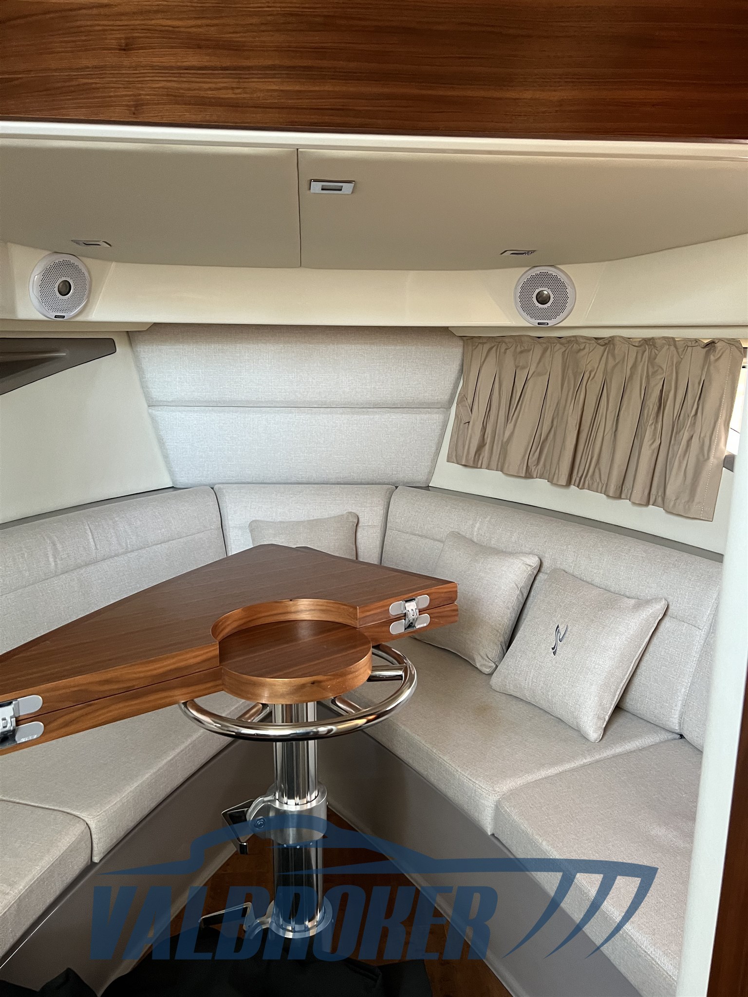 Sea ray 320 sundancer model year 2019 (5)