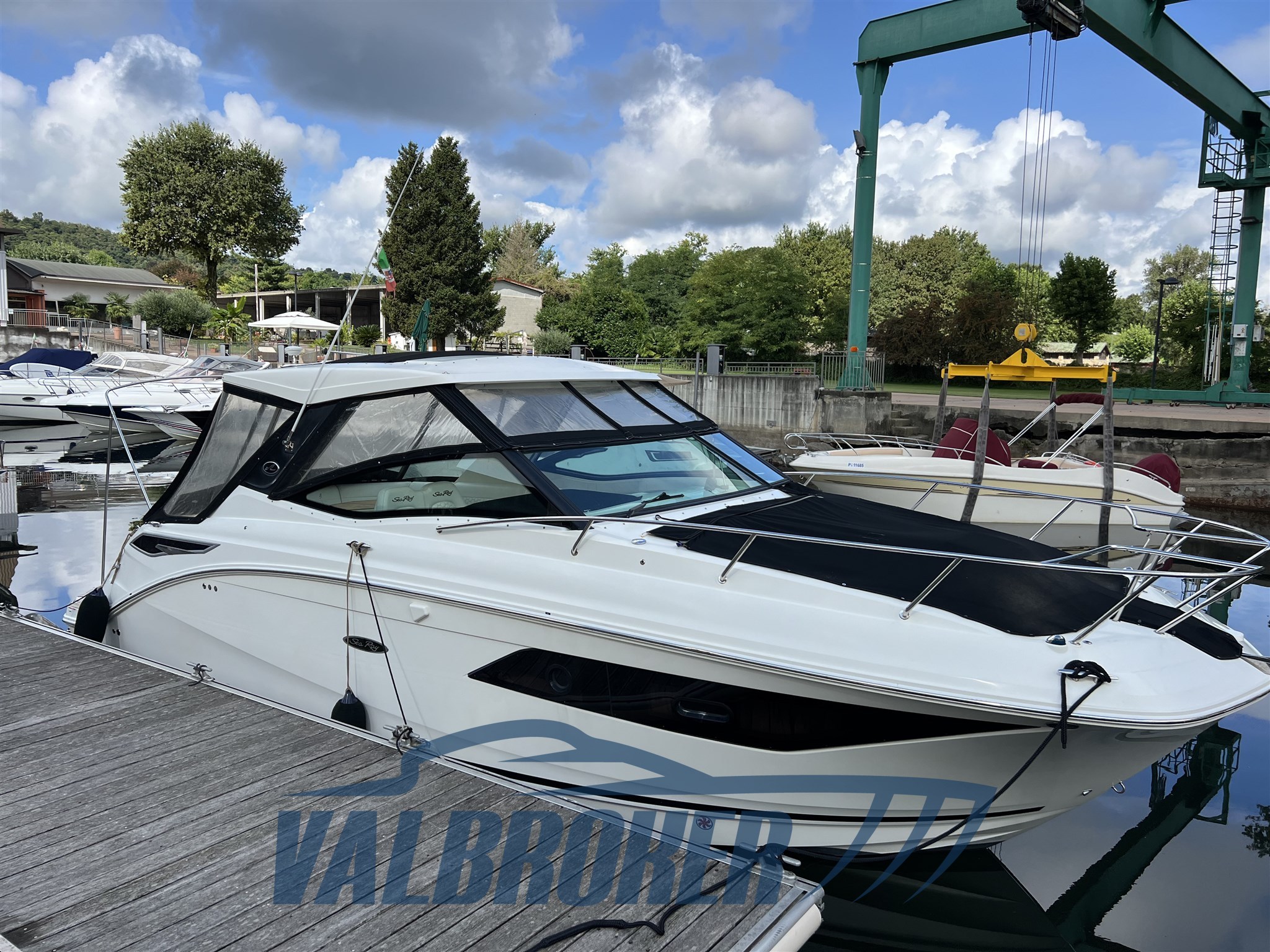 Sea ray 320 sundancer model year 2019 (20)