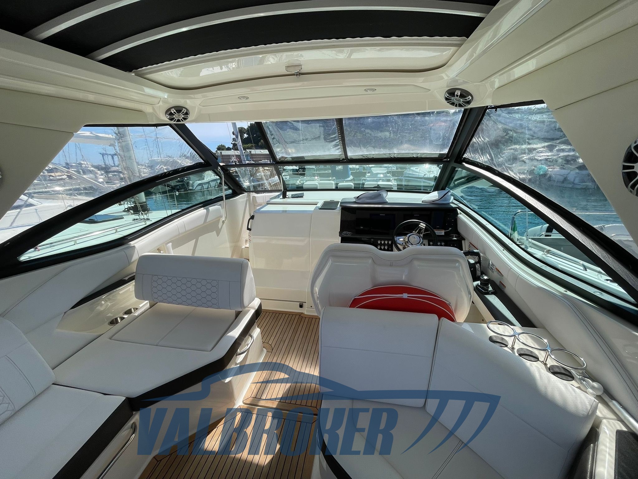Sea ray 320 sundancer model year 2019 (11)
