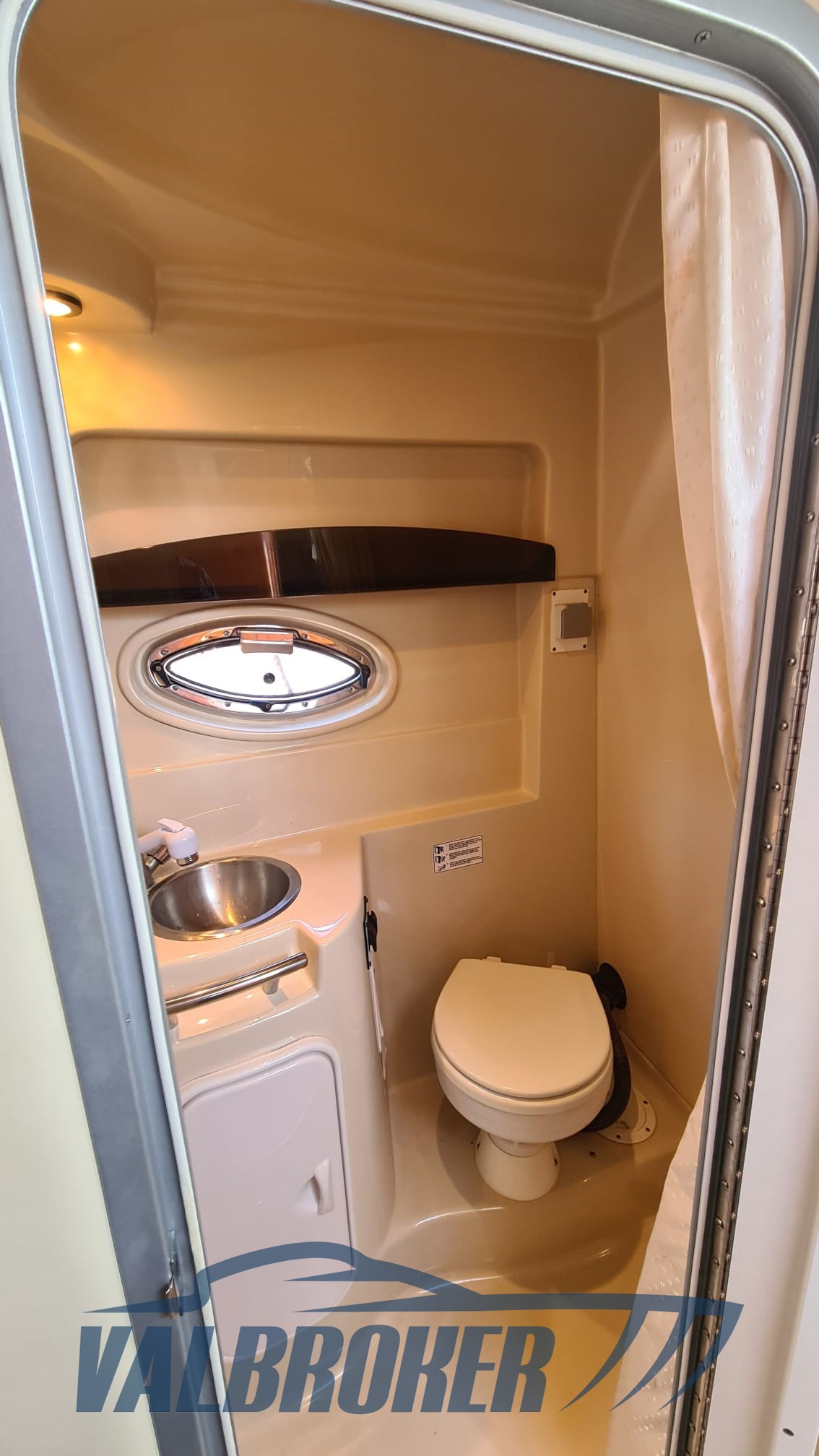 Four Winns 278 2006 interni (4)