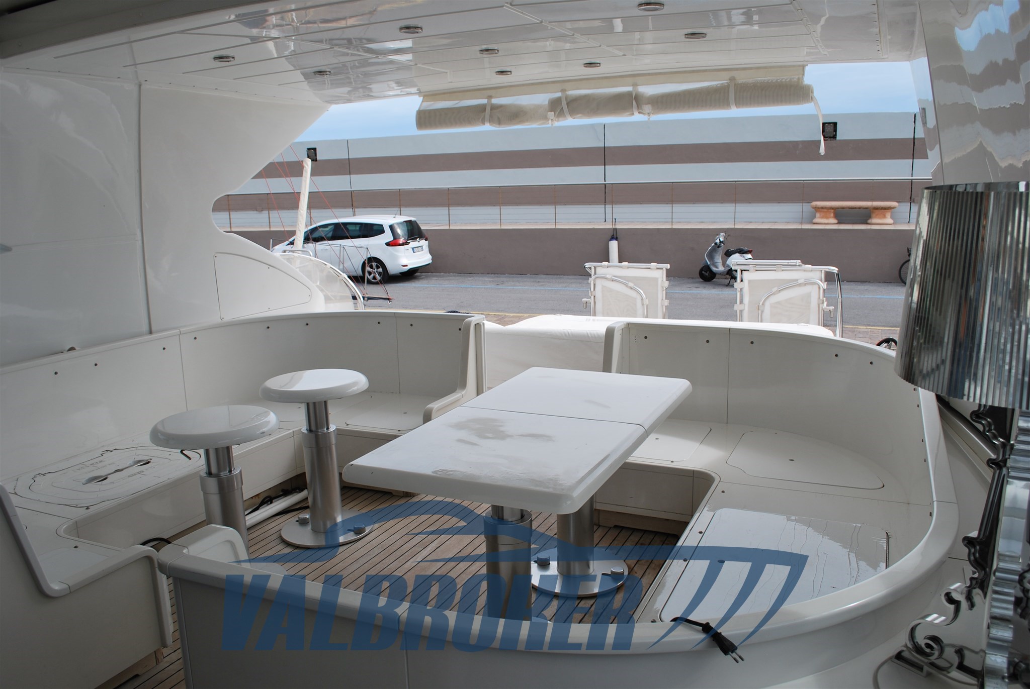 Mangusta 72 - Esterni pozzetto (6)