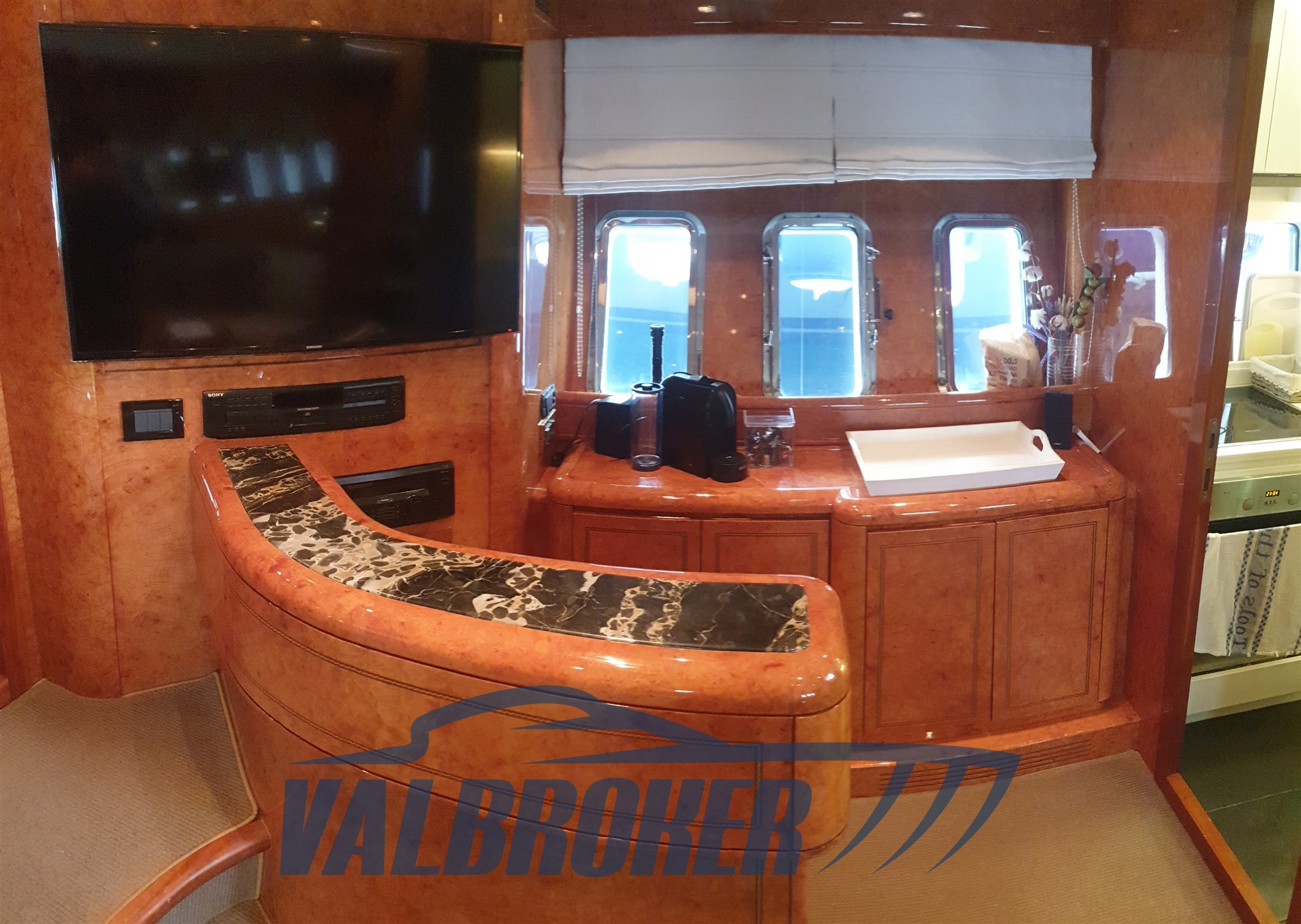 Mangusta 72 - Interni (6)