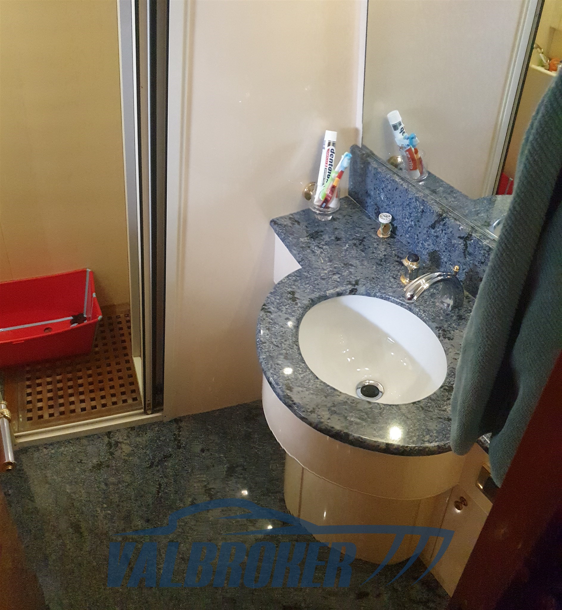 Mangusta 72 - Interni (5)