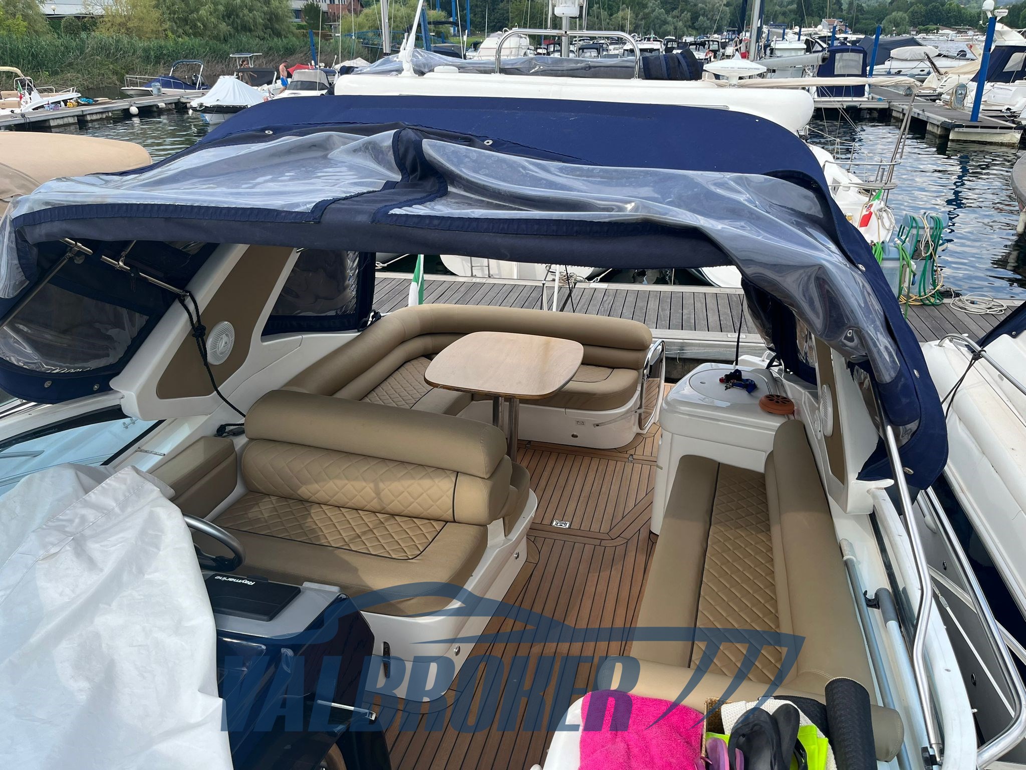 Sealine S 34 model year 2004 (10)