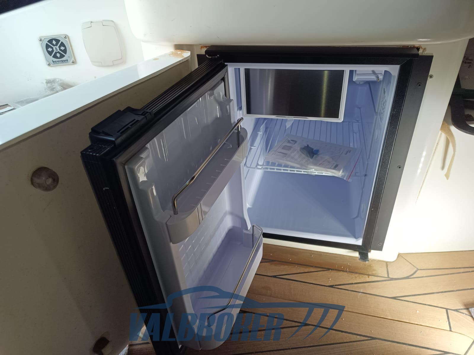 Sealine S 34 model year 2004 (28)