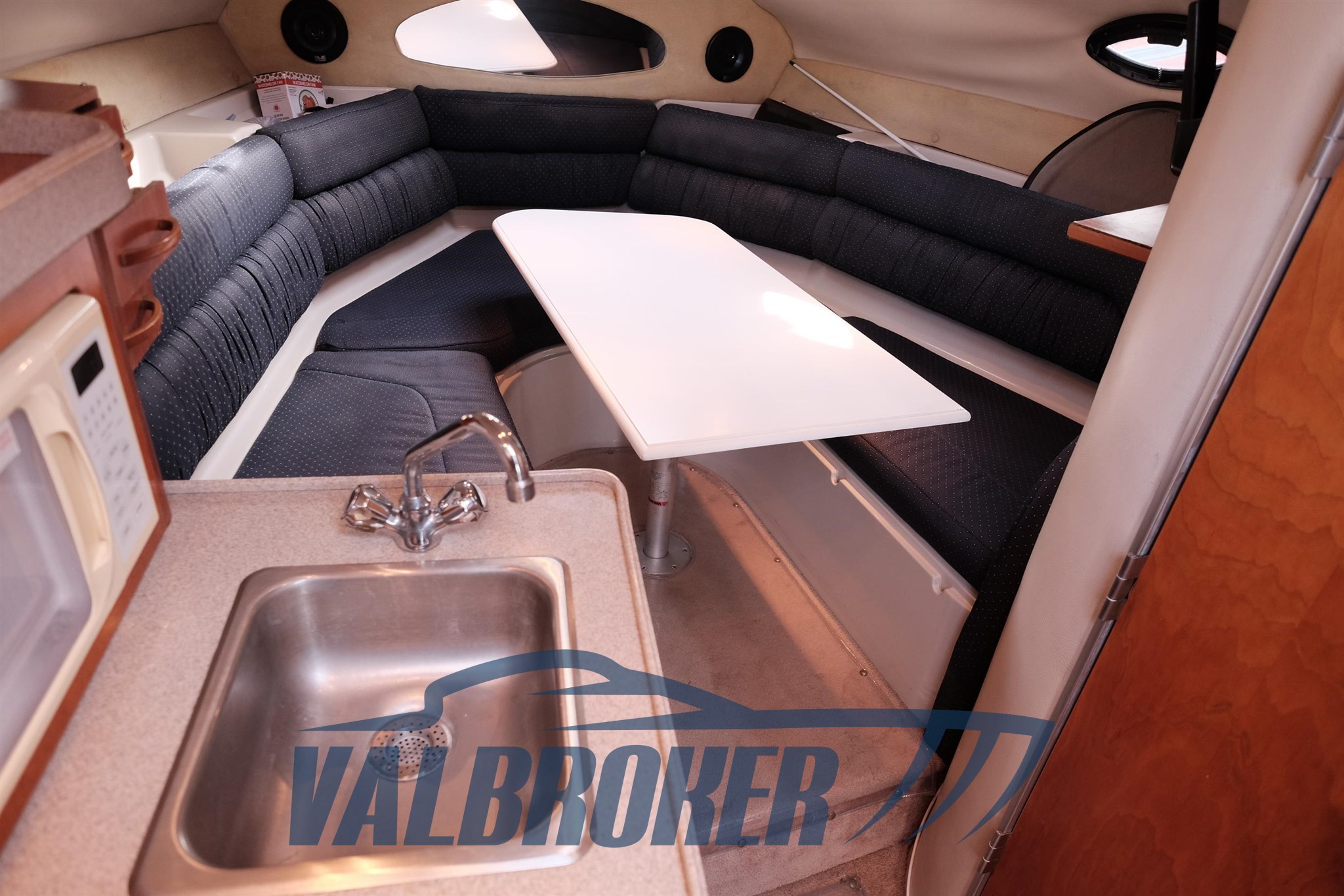 Regal Marine 2665 Commodore Valbroker (48)