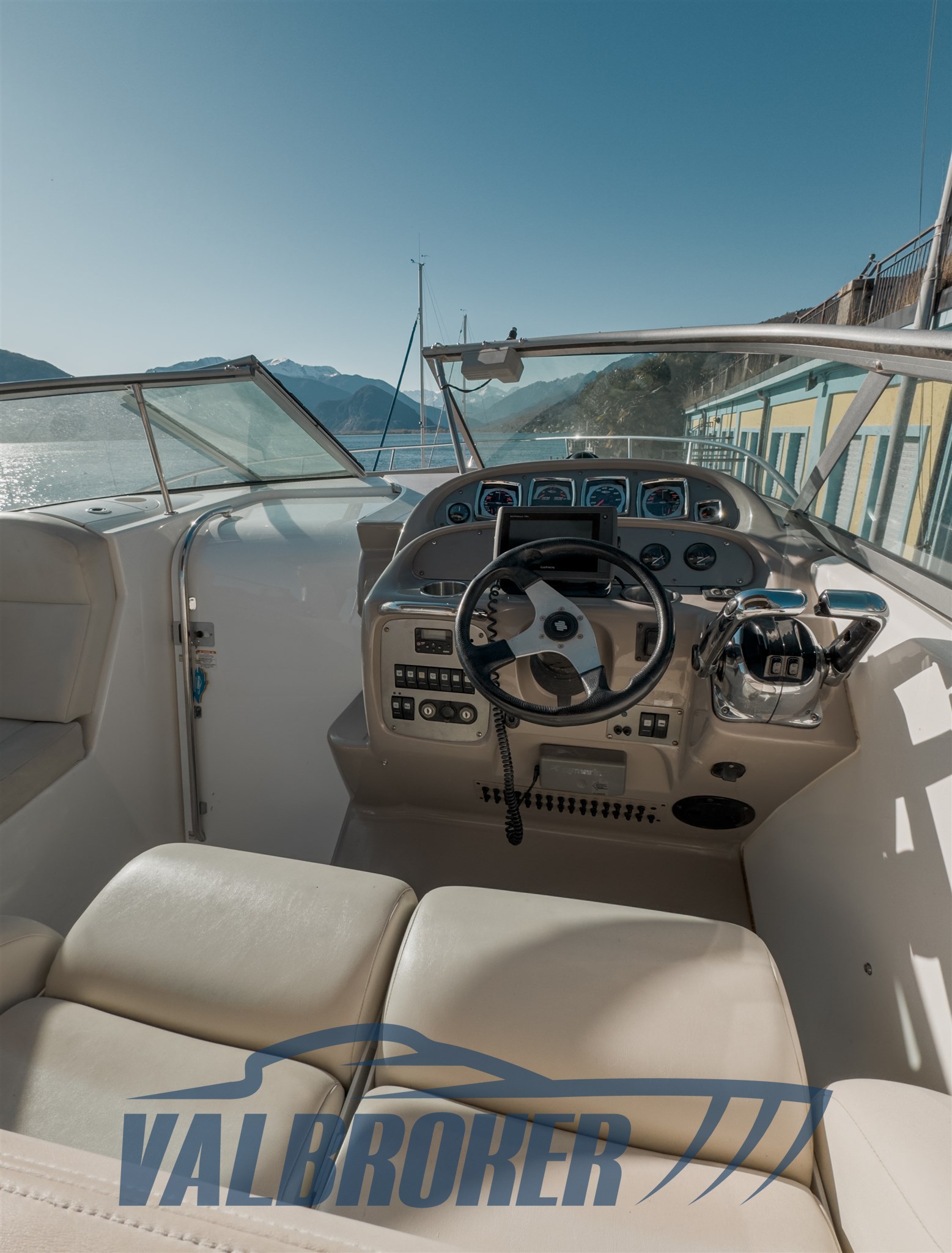 Chaparral 280 posto guida 