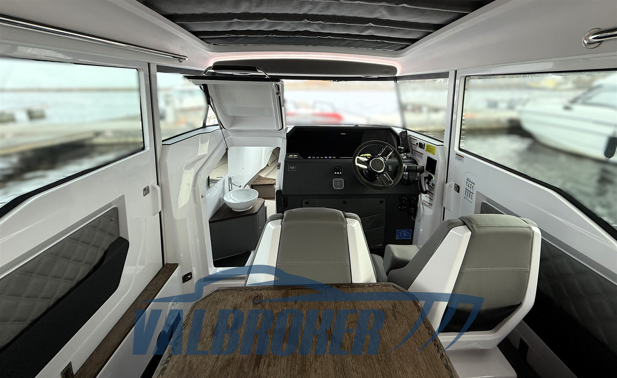 Axopar 37 2020 valbroker (19)