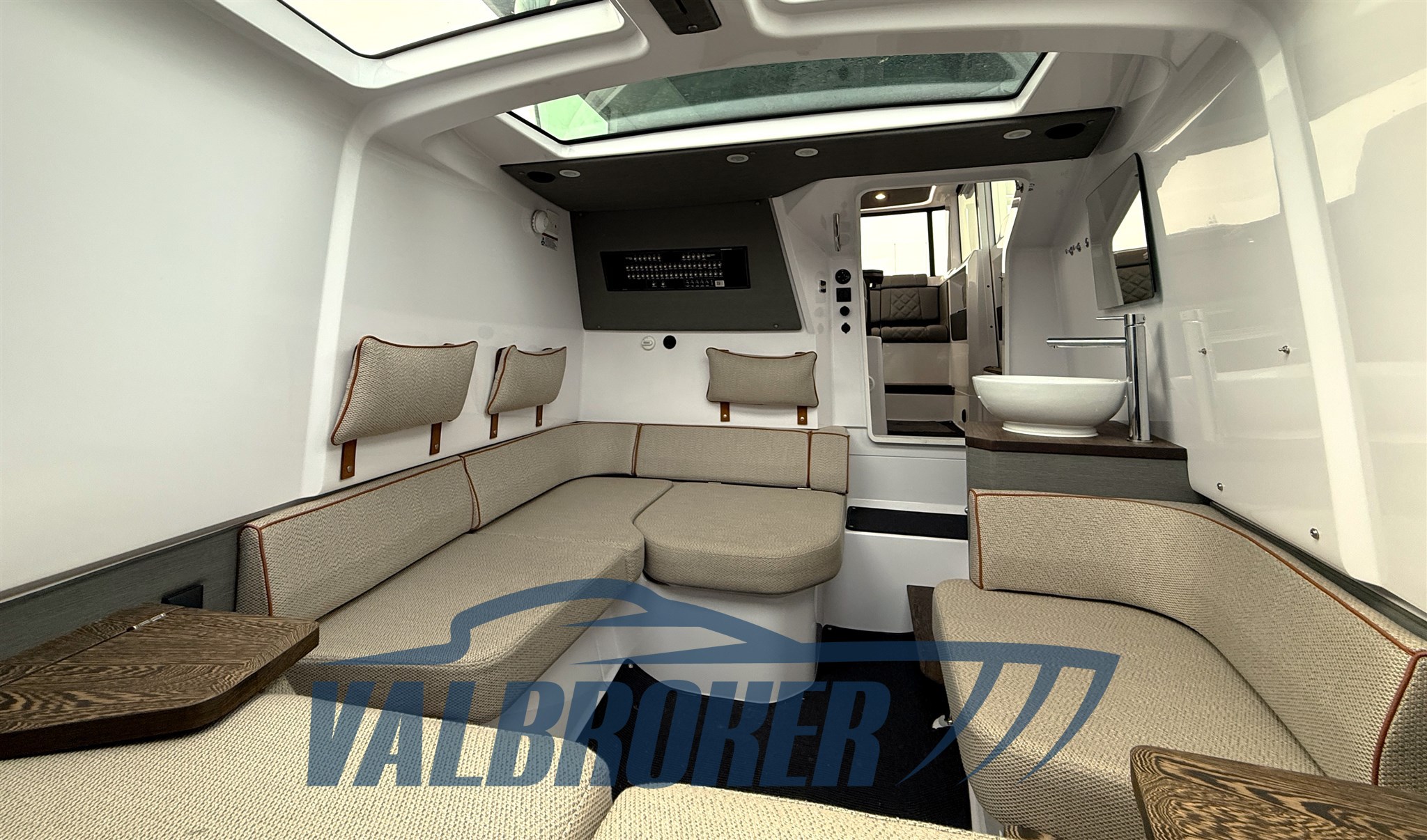 Axopar 37 2020 valbroker (14)