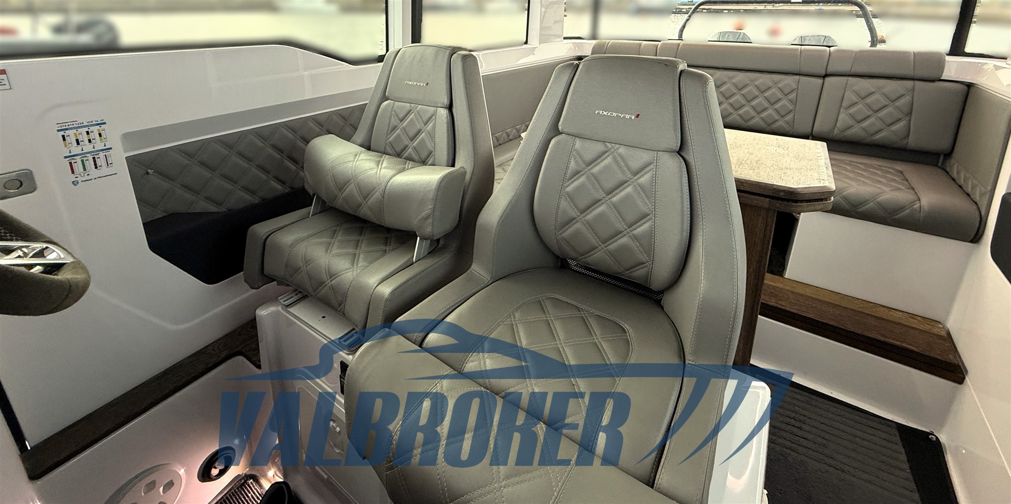 Axopar 37 2020 valbroker (23)
