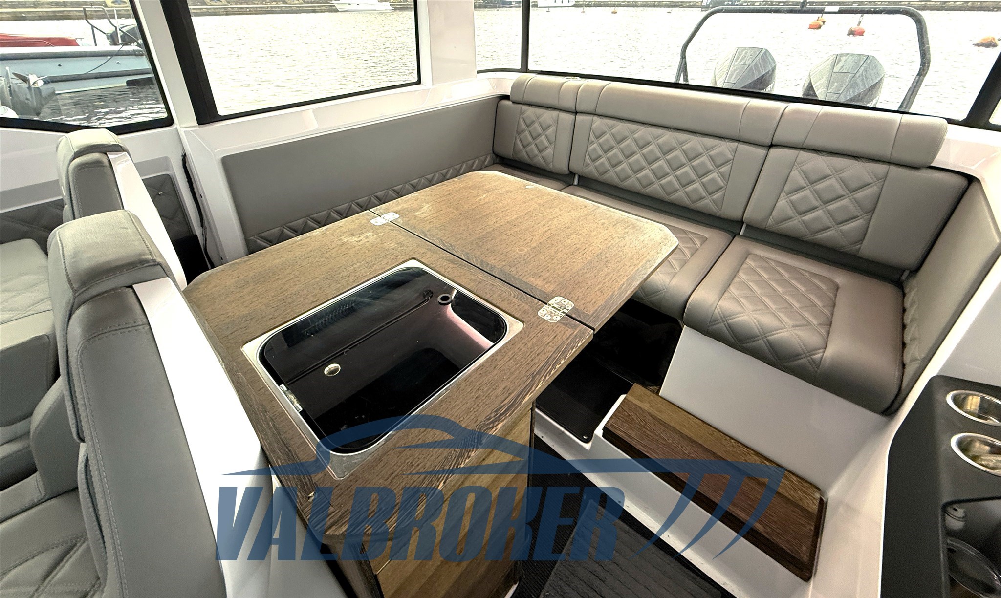 Axopar 37 2020 valbroker (18)