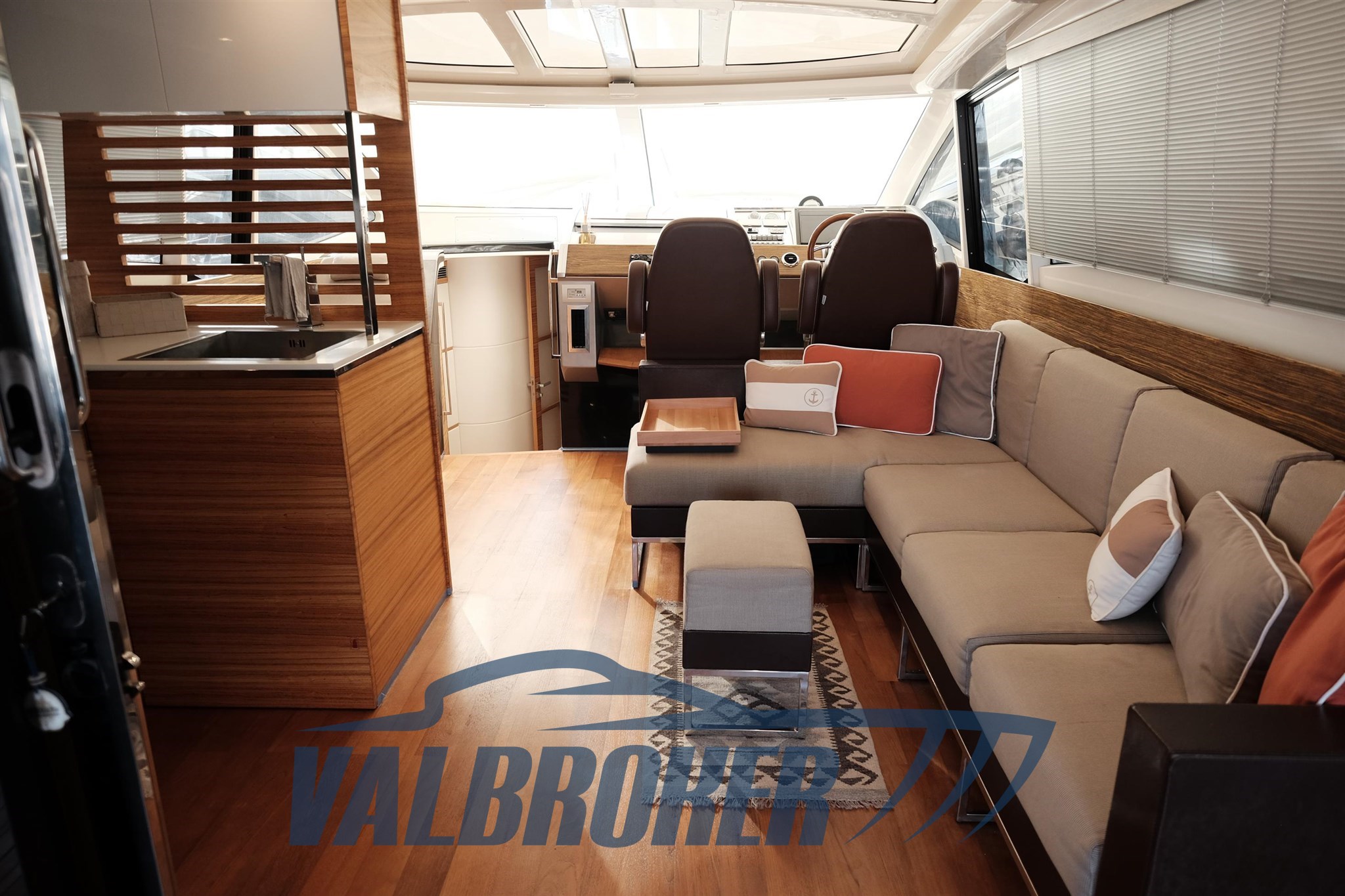 Absolute 52 2008 (9)