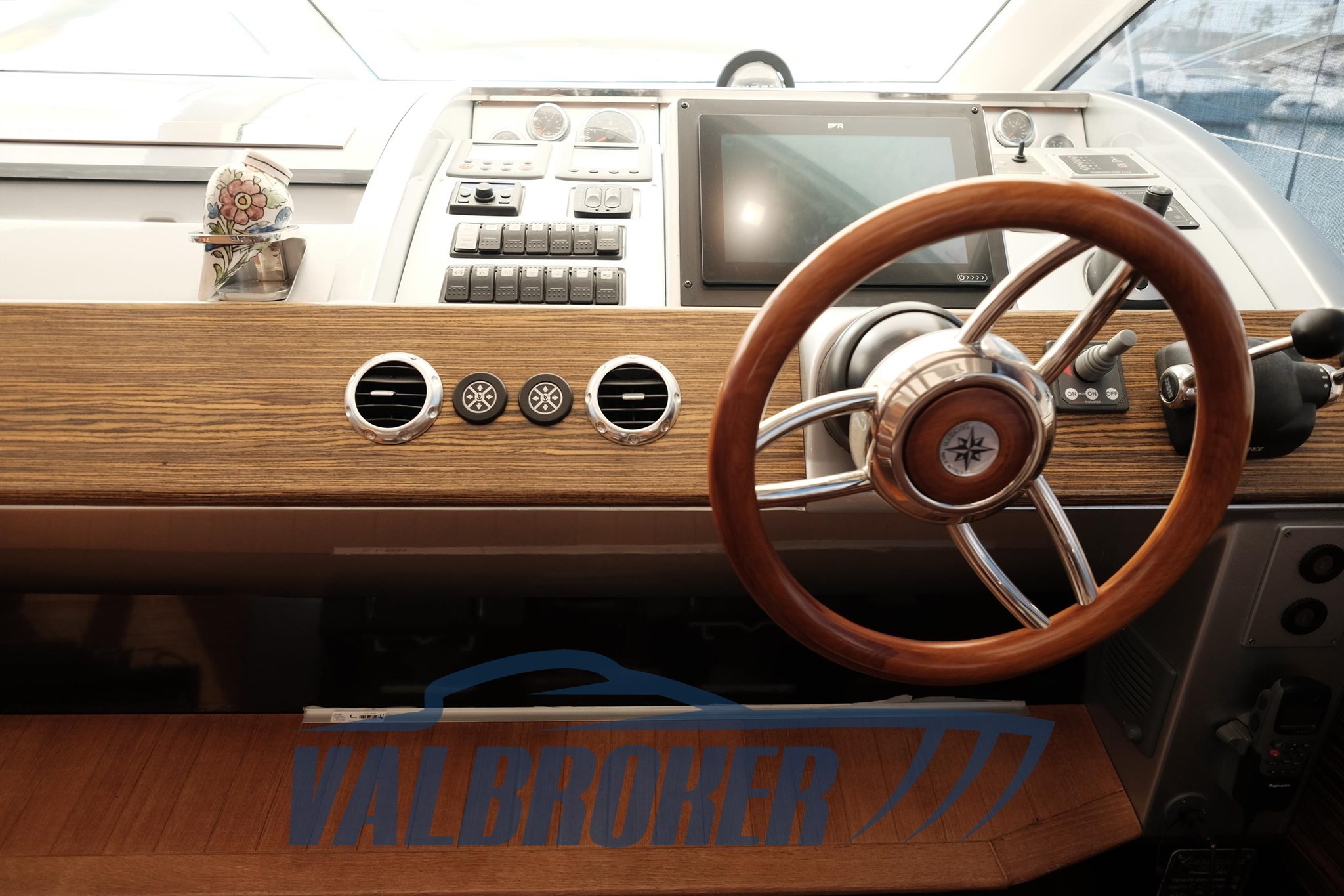 Absolute 52 2008 (36)