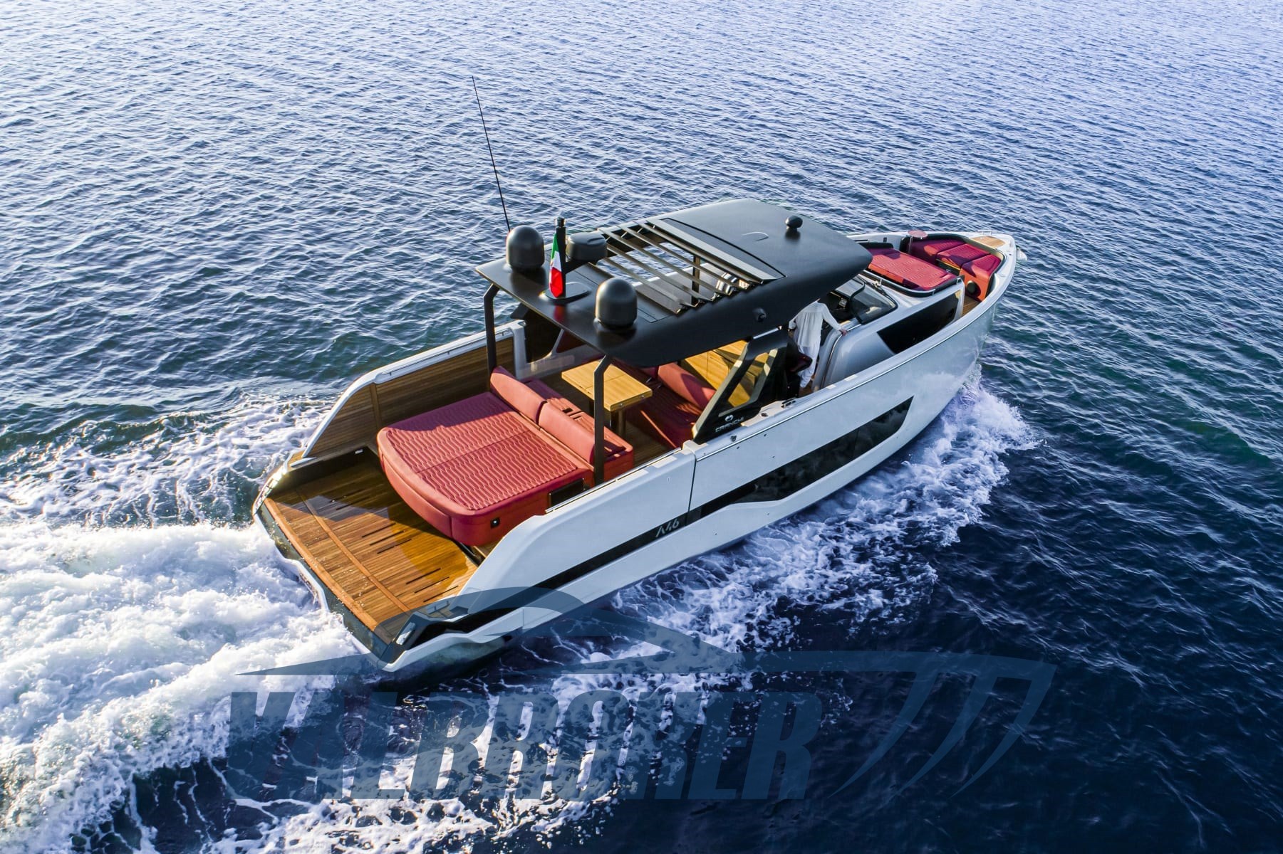 A_46_luxury_tender-21_hyovvl