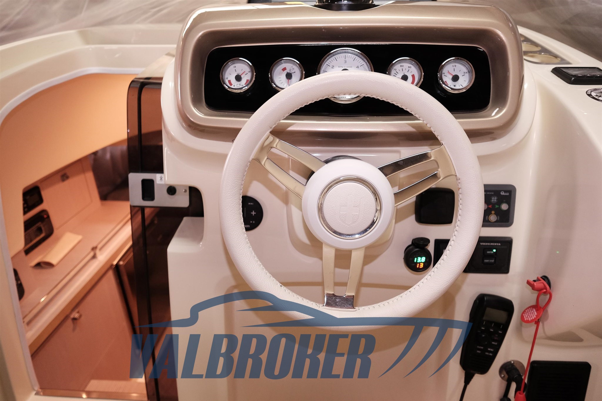 Invictus 280 GT Valbroker (41)