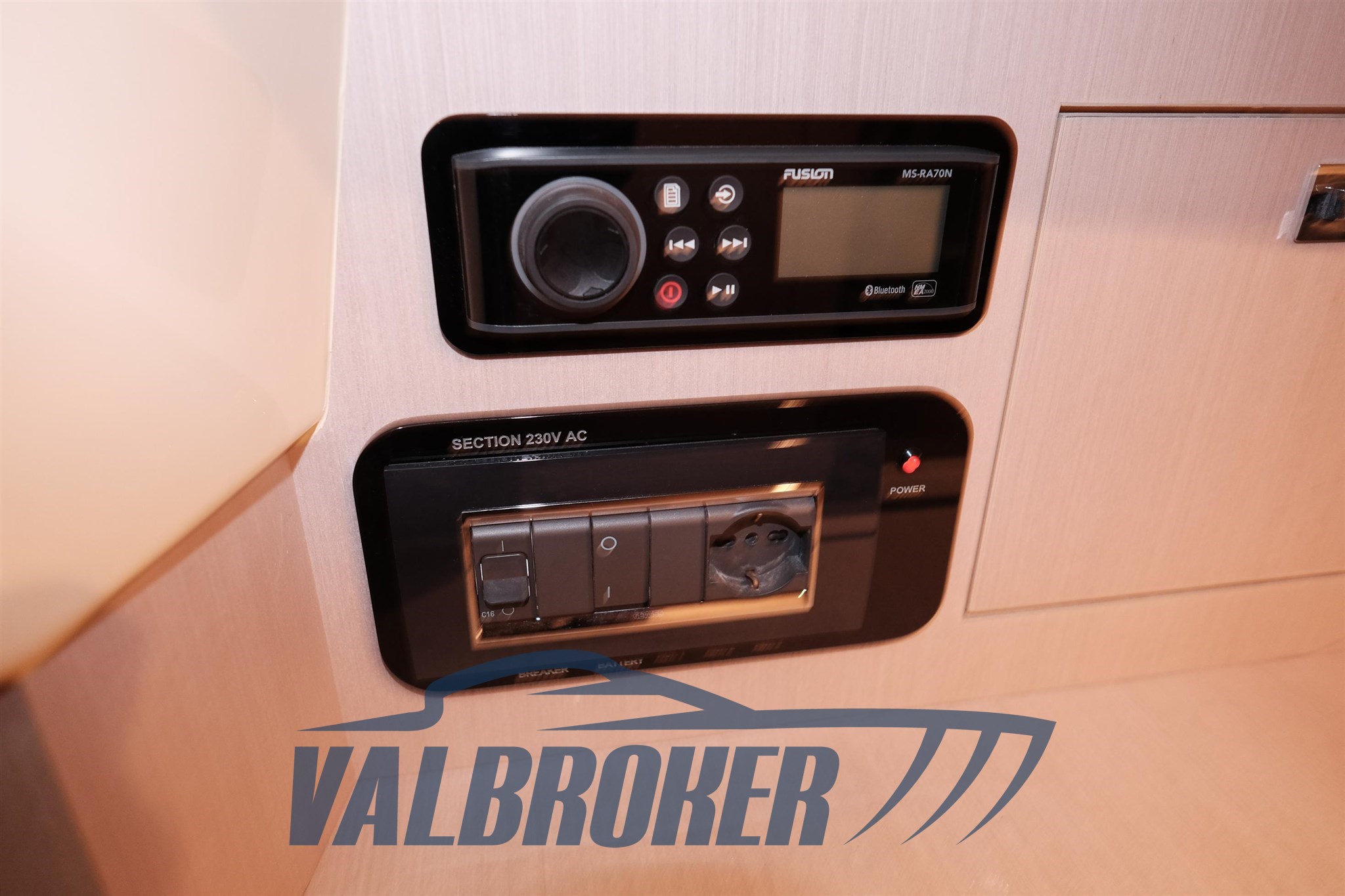 Invictus 280 GT Valbroker (78)