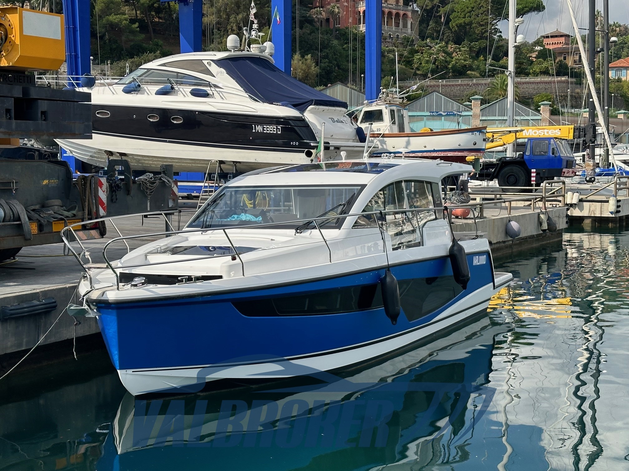 Sealine 335 