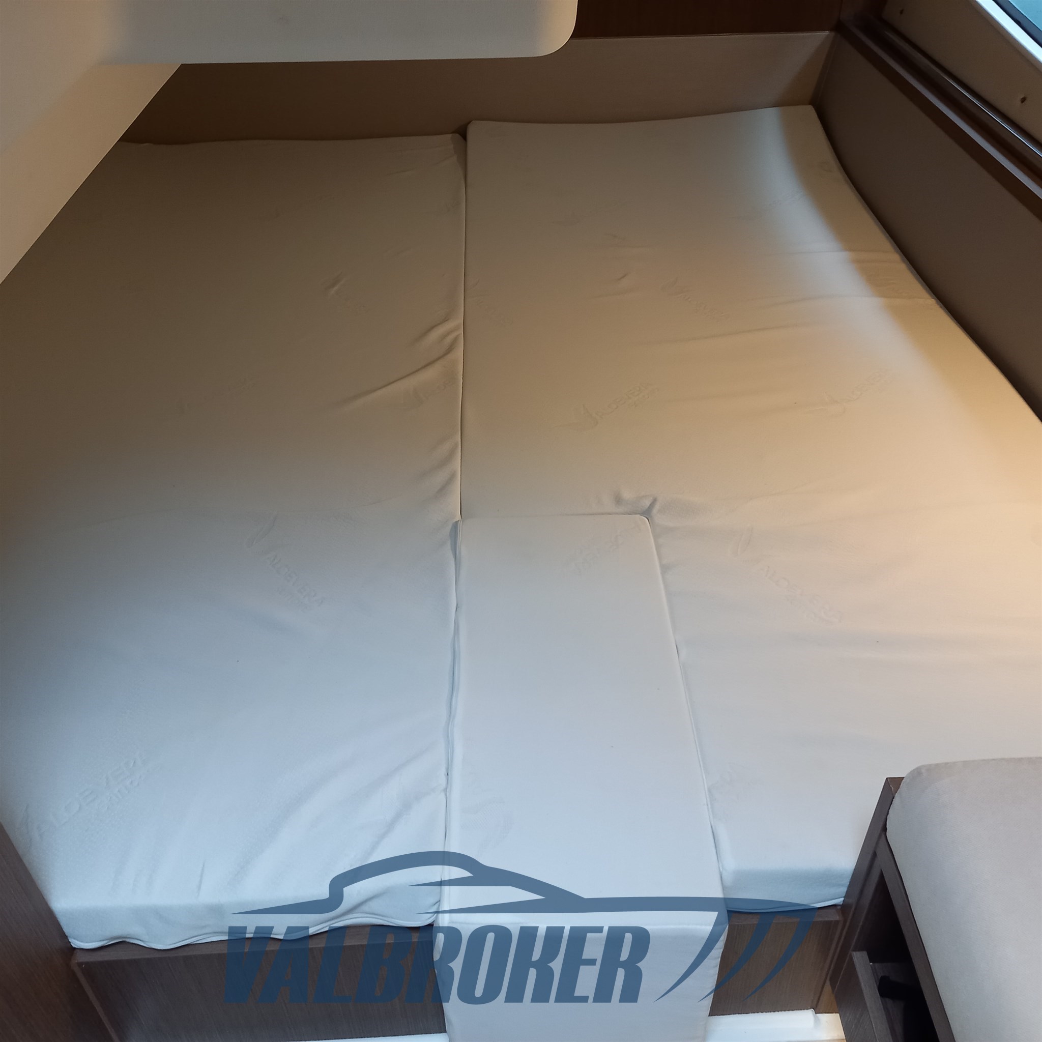 Sealine C335 V Valbroker (46)