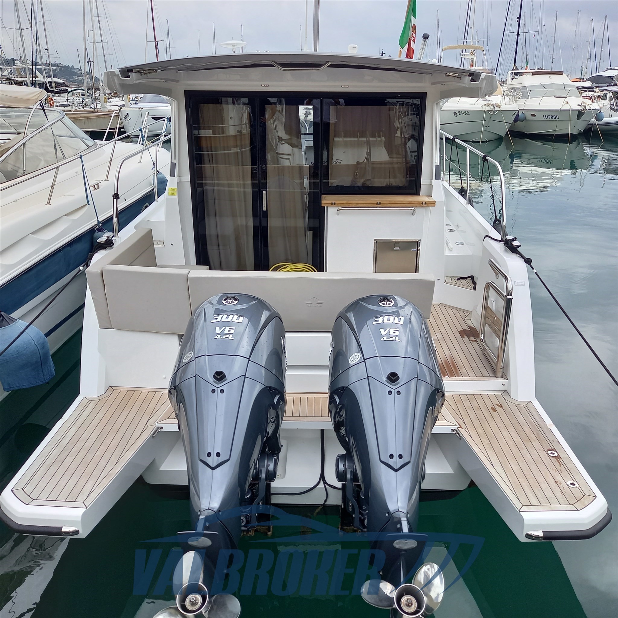 Sealine C335 V (2)
