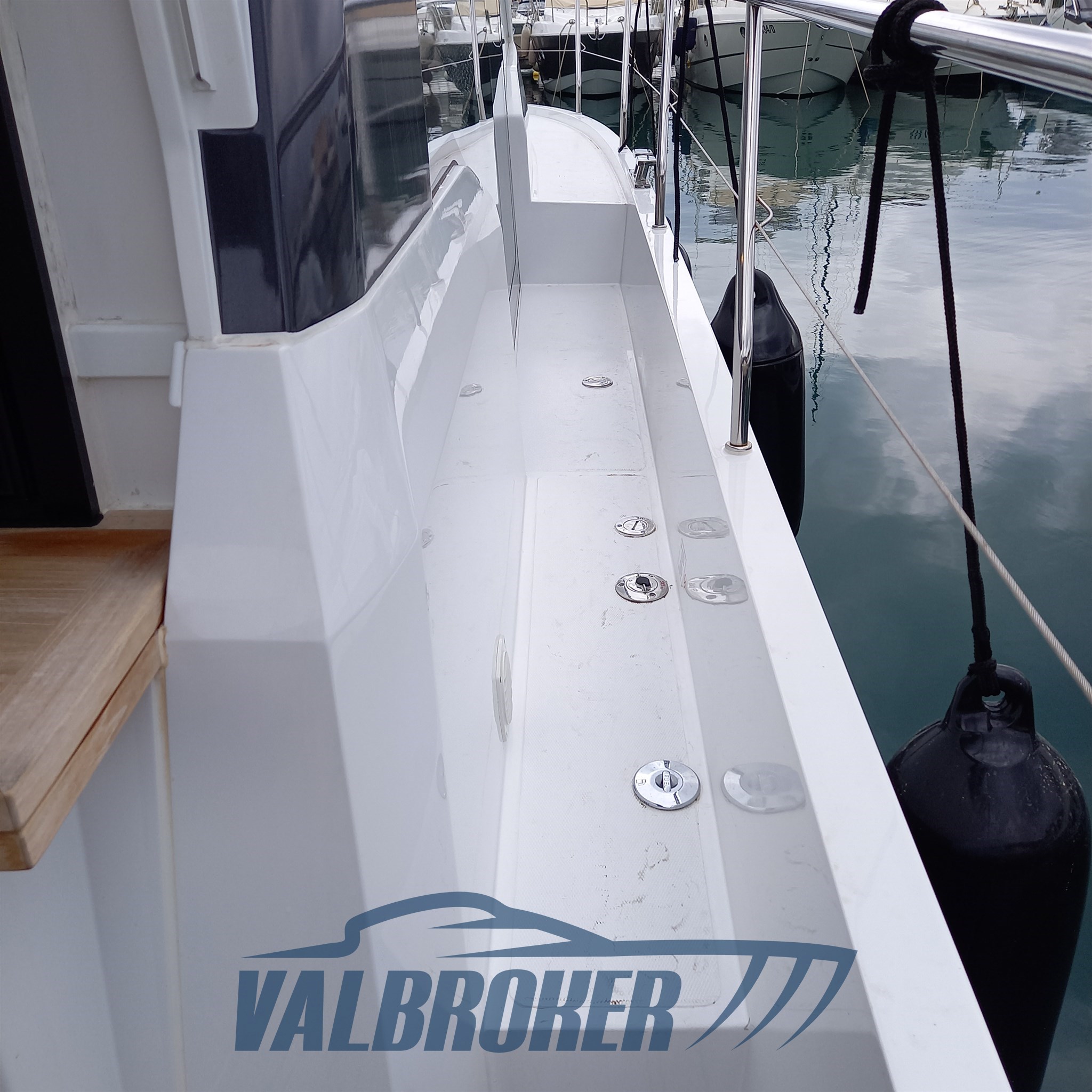 Sealine C335 V Valbroker (72)