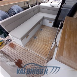 Sealine C335 V Valbroker (105)