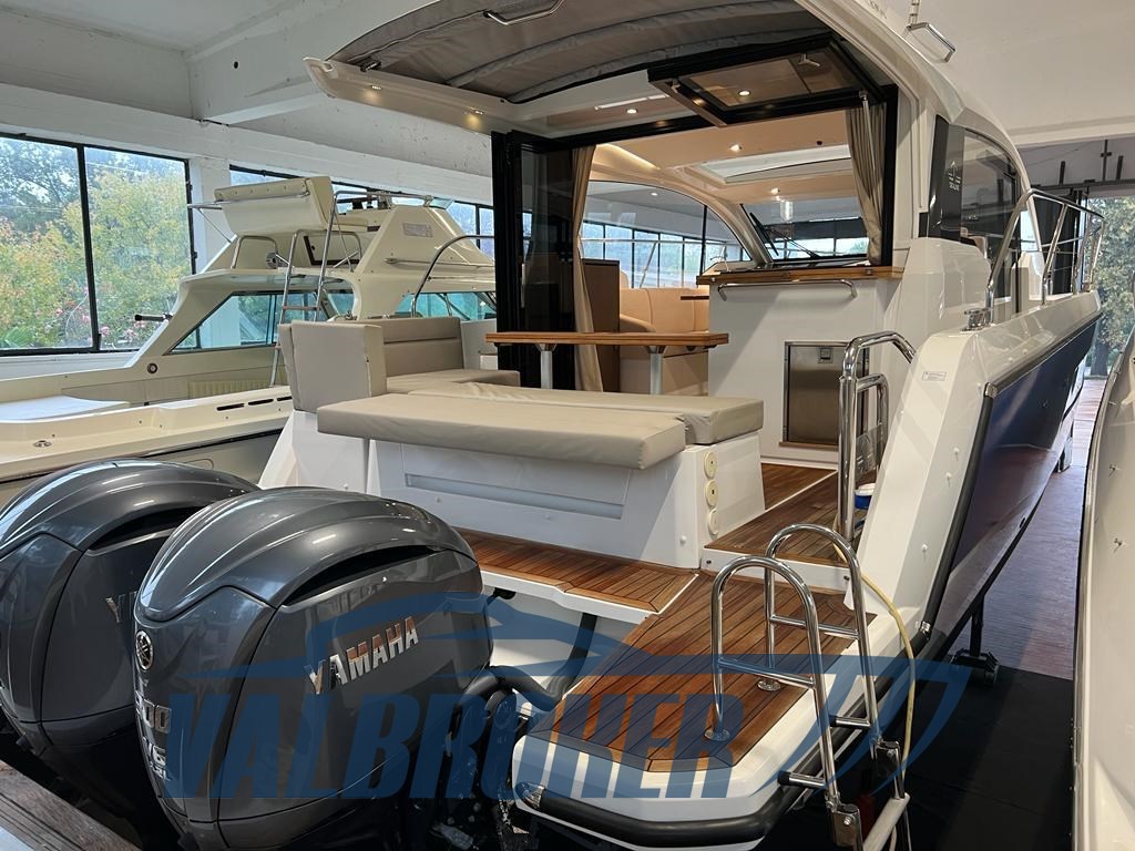Sealine 335 Lake Maggiore (2)