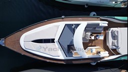ug8vhy78x1.jpg